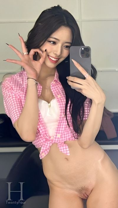 Yuna - shows pussy