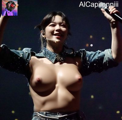Jeongyeon - shows tits