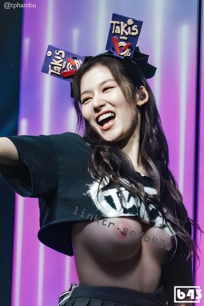 Sana - nude