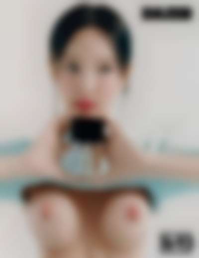 Nayeon - shows tits