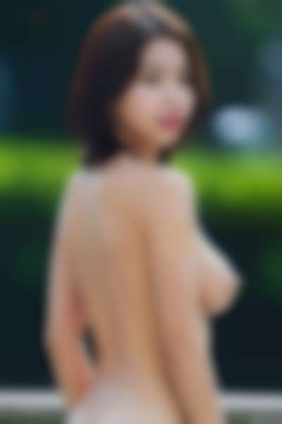 Chaeyoung - shows tits