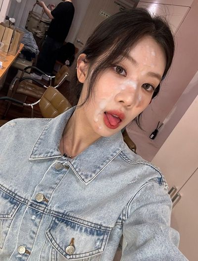 Kim Lip - cum on face