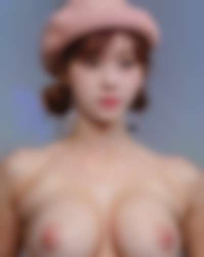 Winter - shows boobs