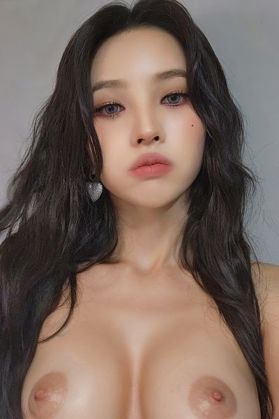 Soyeon - naked