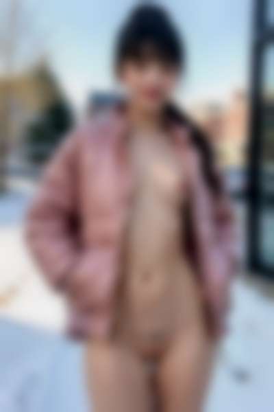 Minnie - public nude