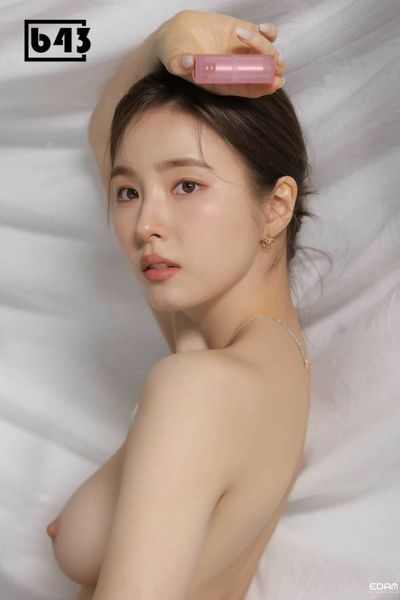 Shin Se Kyung - naked