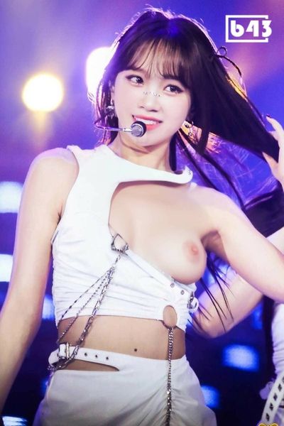 Chaewon - naked