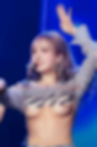 Liz - naked