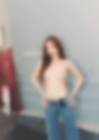 Nayeon - shows tits