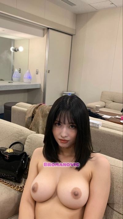 Momo - shows tits