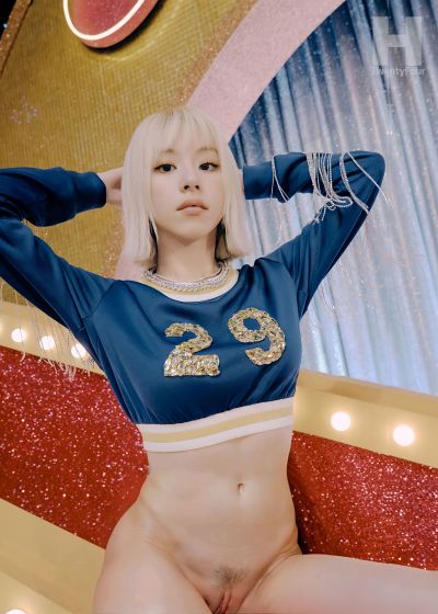 Chaeyoung - shaved pussy