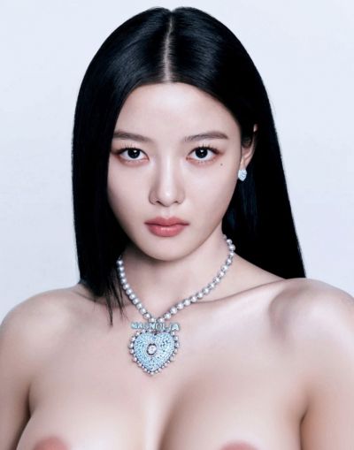 Kim Yoo-jung - shows tits