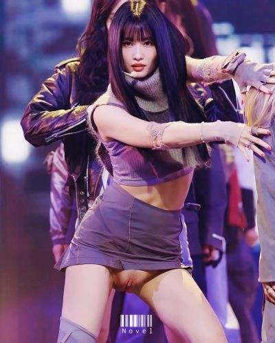 Momo - shows pussy