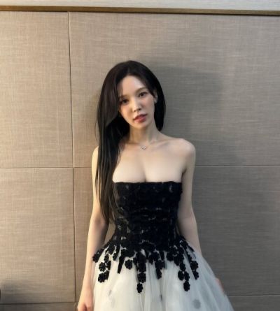 Wendy - shows boobs