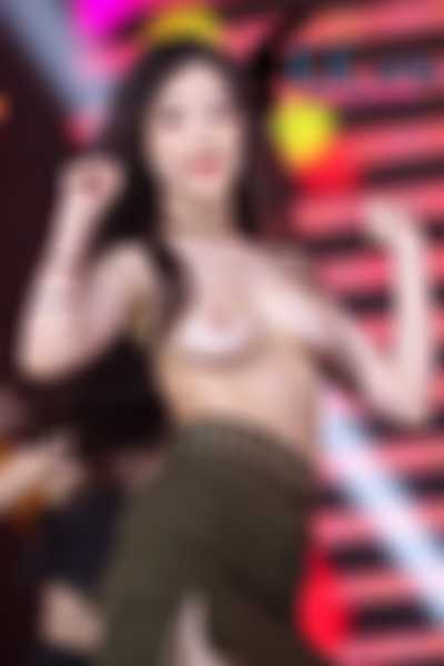 Shuhua - nakedon stage