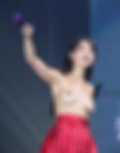 IU - shows boobs on stage