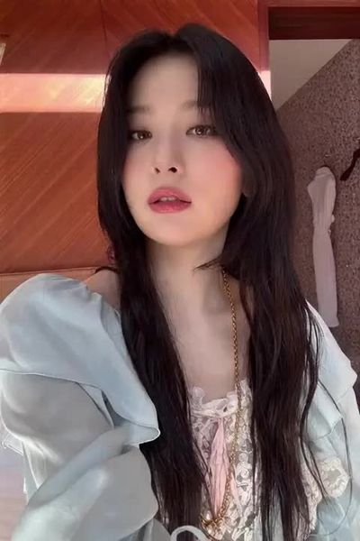 Seulgi - shows boobs
