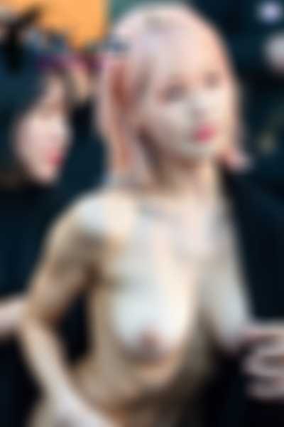 IU - naked public