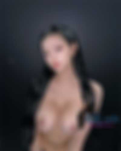 Yiren - shows boobs