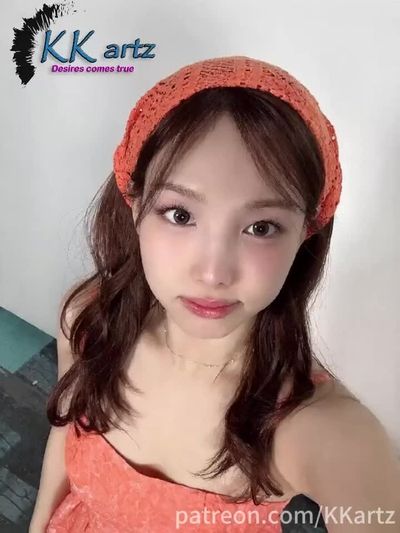 Nayeon - shows tits