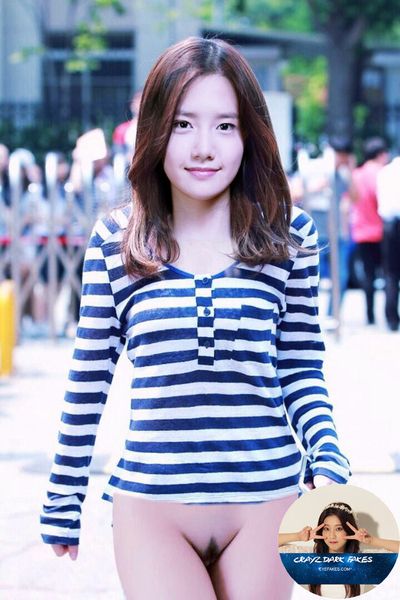 Yoona - shows pussy