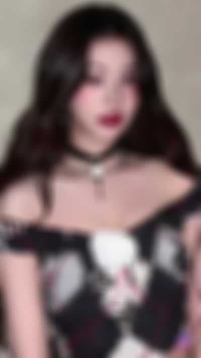 Wonyoung - shows boobs