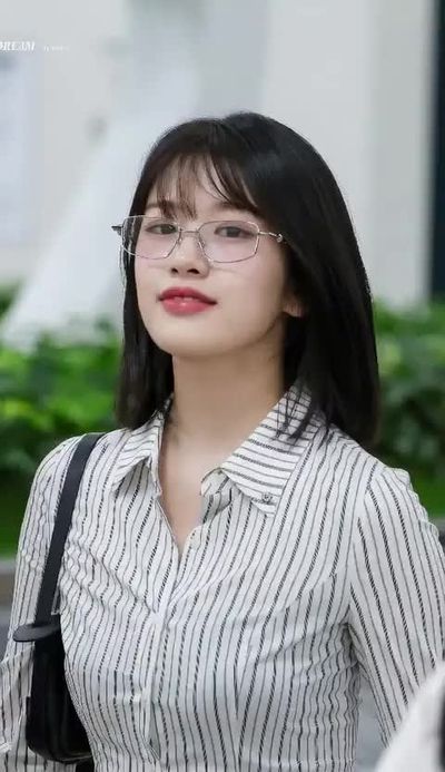 Yujin - shows boobs
