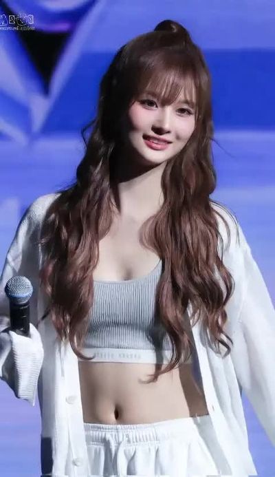 Sullyoon - shows tits