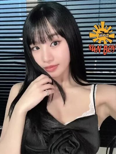 Natty - shows tits