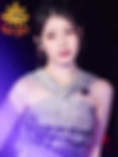 IU - shows tits