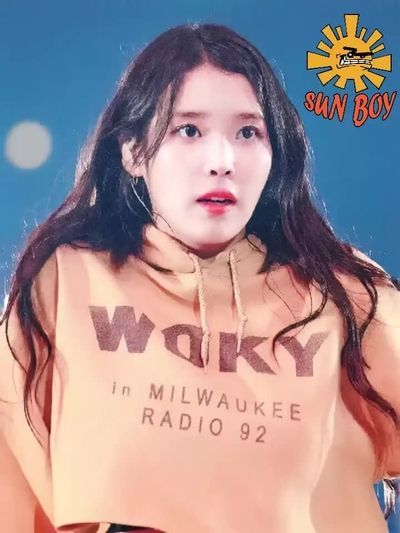IU - shows tits