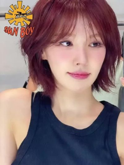 Wendy - shows tits