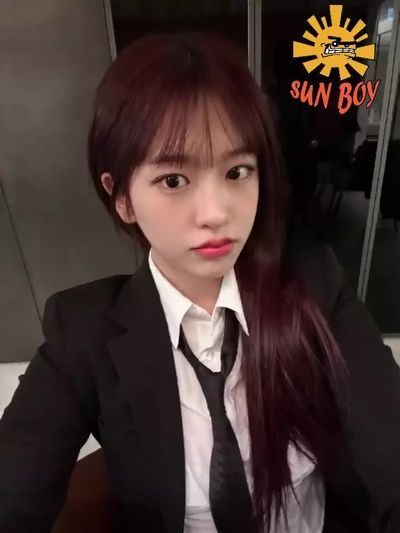 Yujin - shows tits