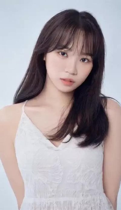 Chaewon - shows tits