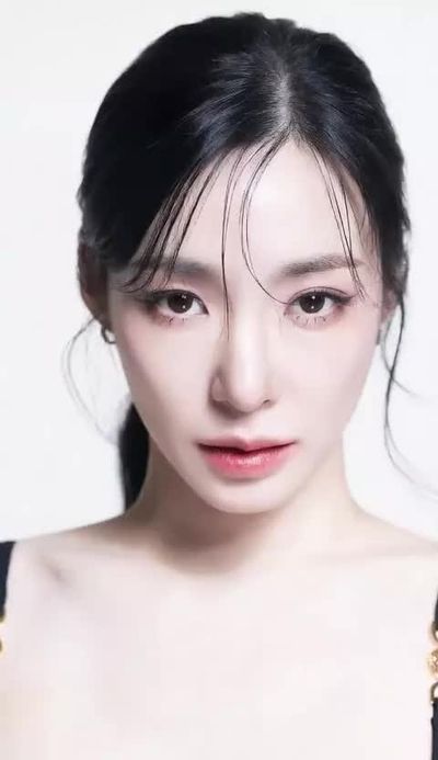 Tiffany - shows tits