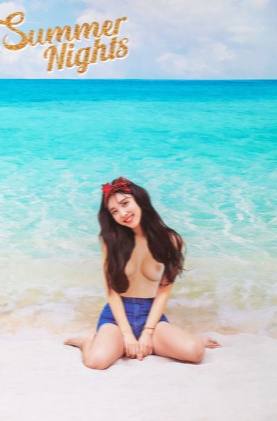 Nayeon - shows tits