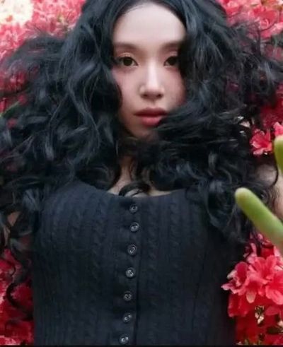 Chaeyoung - shows tits