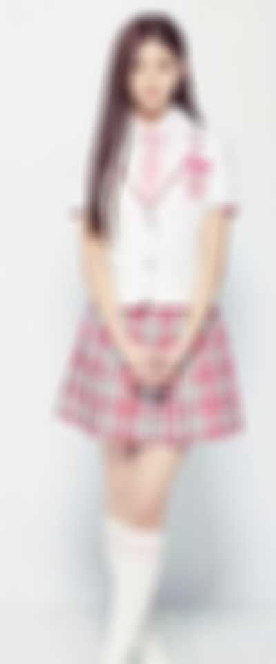 Yiren - gives handjob