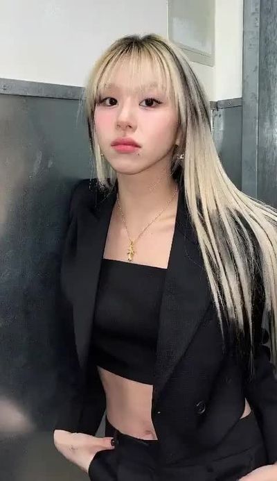 Chaeyoung - shows tits