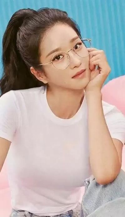 Seo Ye Ji - shows boobs