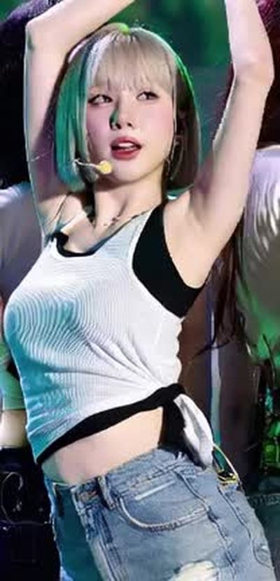 Eunha - shows tits