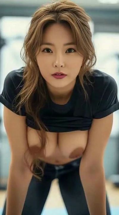 Hong Jin Young - shows tits