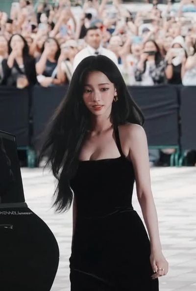 Karina - public nude