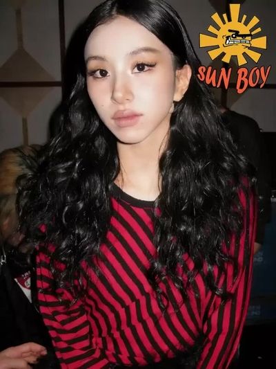 Chaeyoung - shows tits