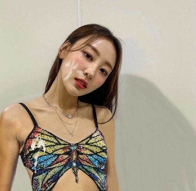 Yves - cum on face tribute