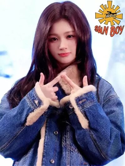 Sullyoon - shows boobs