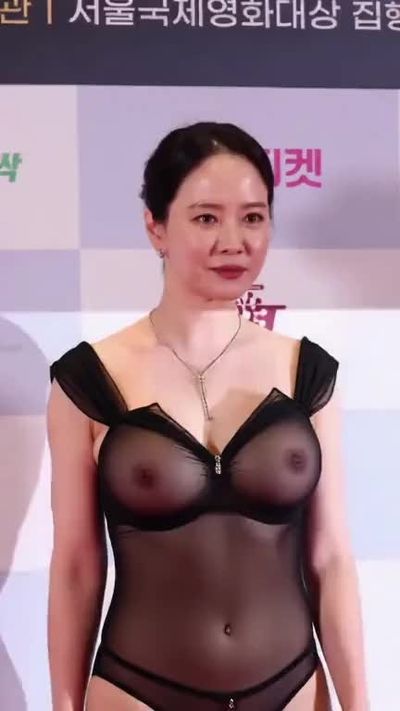 Song Ji-hyo - public nude