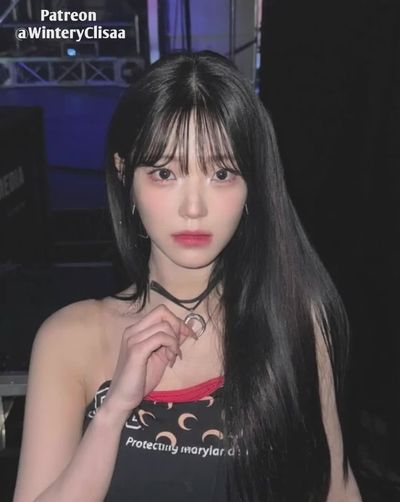 Jiheon - shows boobs