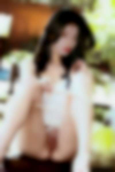 Saerom - shows pussy