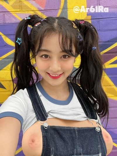 Jihyo - shows tits